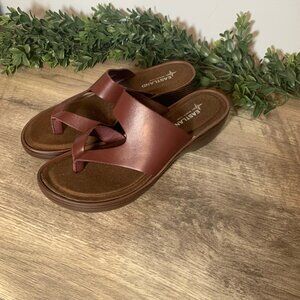 Eastland Women's Chestnut Brown Leather Toe-Loop Slide Sandals